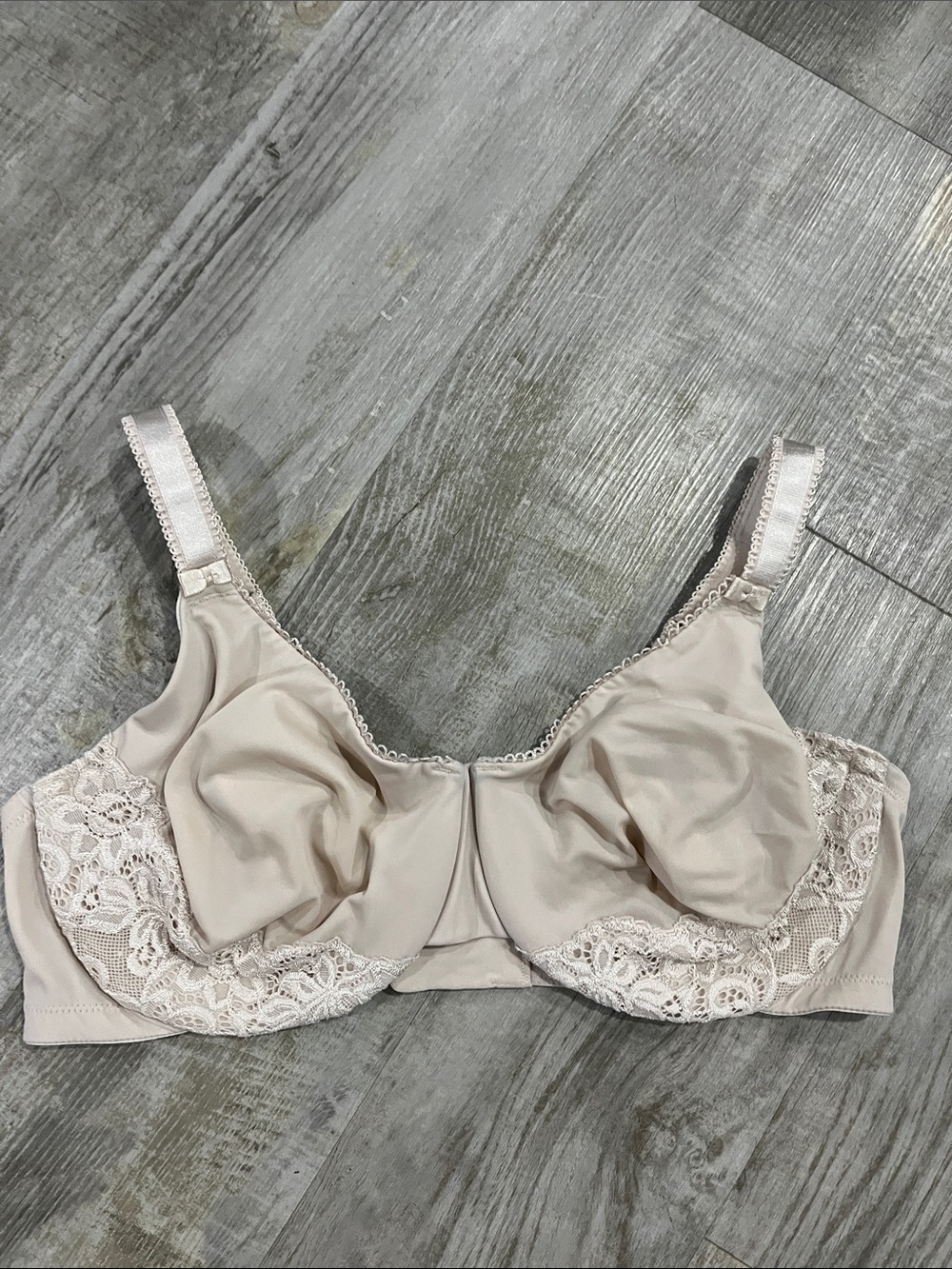 Olga Lace-Trim Full Coverage Bra in Light Taupe - Picture 2 of 8